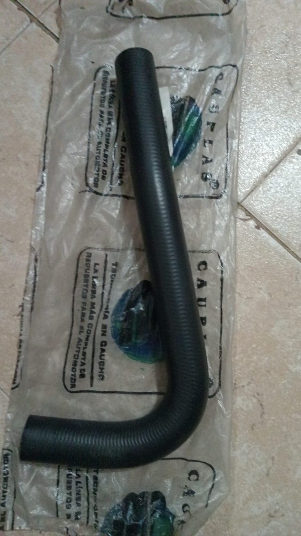 Manguera de radiador superior — Nissan